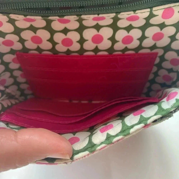 Vera Bradley Signature Printmini
Hipster Petal Paisley Retired Pattern - Picture 5 of 8